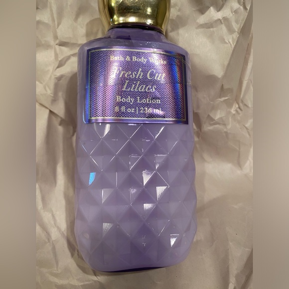 Bath and Body Works Fresh Cut Lilacs - Picture 1 of 4